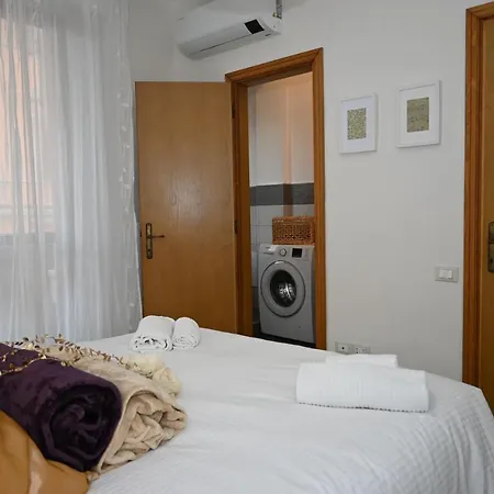- Downtown Cozy Апартаменты